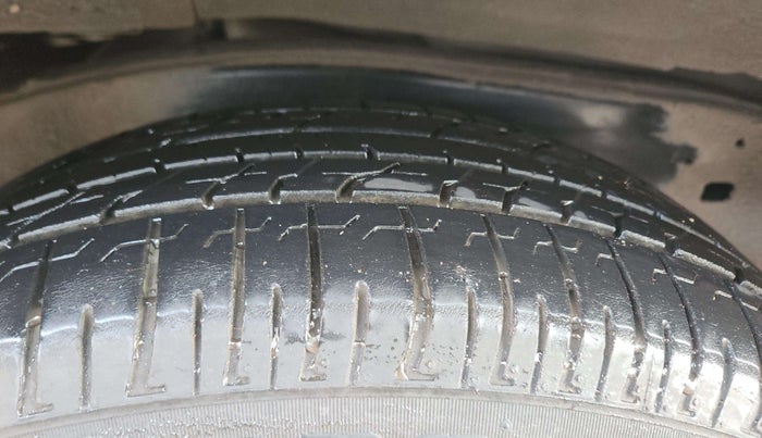 2017 Toyota Innova Crysta 2.8 GX AT 7 STR, Diesel, Automatic, 52,868 km, Right Front Tyre Tread