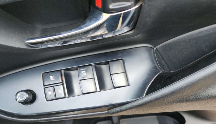 2017 Toyota Innova Crysta 2.8 GX AT 7 STR, Diesel, Automatic, 52,868 km, Driver Side Door Panels Control