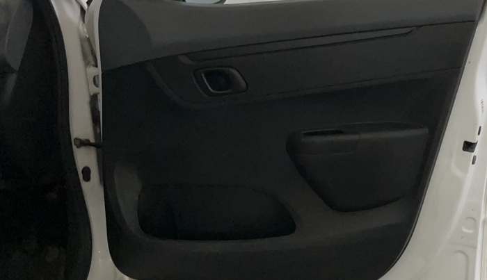 2020 Renault Kwid RXT 1.0 (O), Petrol, Manual, 27,763 km, Driver Side Door Panels Control