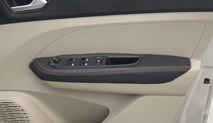 2021 Renault TRIBER RXZ, Petrol, Manual, 38,201 km, Driver Side Door Panels Control