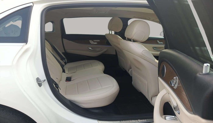 2017 Mercedes Benz E Class E 200 Avantgarde, Petrol, Automatic, 34,925 km, Right Side Rear Door Cabin