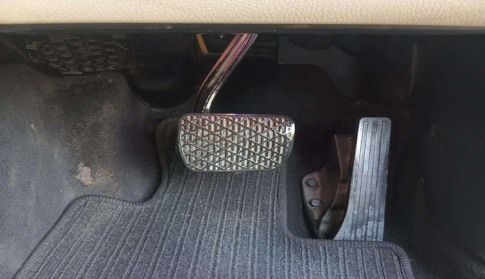 2017 Mercedes Benz E Class E 200 Avantgarde, Petrol, Automatic, 34,925 km, Pedals