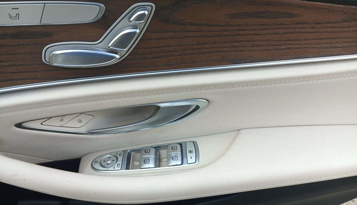 2017 Mercedes Benz E Class E 200 Avantgarde, Petrol, Automatic, 34,925 km, Driver Side Door Panels Control