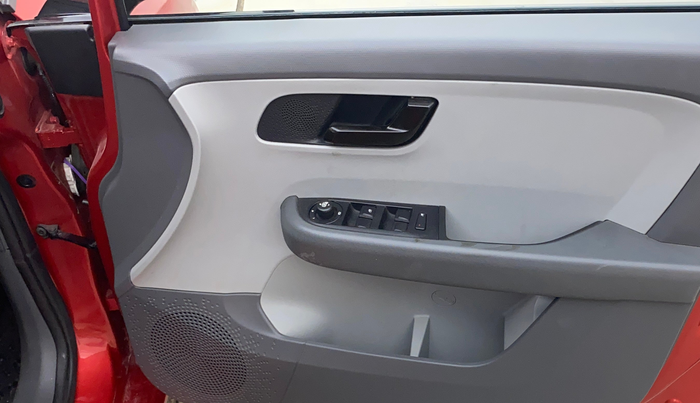 2021 Tata ALTROZ XM PETROL, Petrol, Manual, 34,578 km, Driver Side Door Panels Control