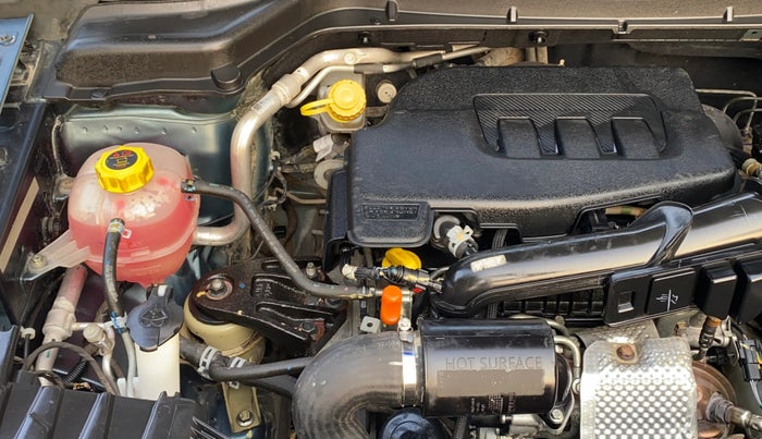 2020 Mahindra XUV300 W6 1.2 PETROL, Petrol, Manual, 57,600 km, Engine View - Right