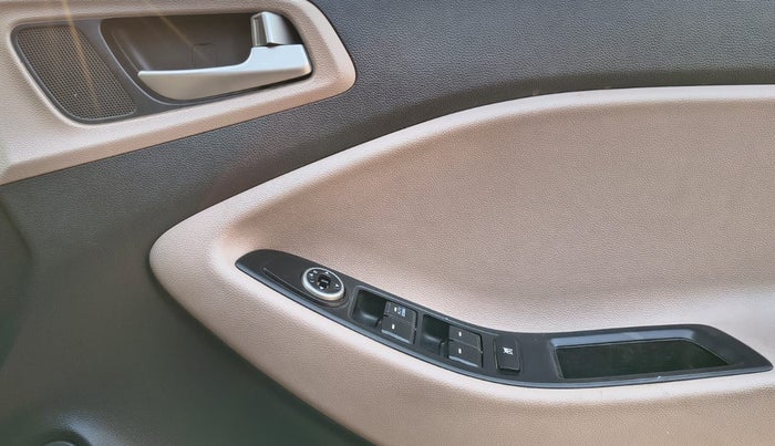 2019 Hyundai Elite i20 MAGNA PLUS 1.2, Petrol, Manual, 50,103 km, Driver Side Door Panels Control