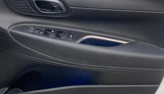 2021 Hyundai NEW I20 ASTA (O) 1.2 MT, Petrol, Manual, 19,506 km, Driver Side Door Panels Control