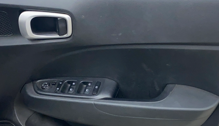 2021 Hyundai VENUE S 1.2, Petrol, Manual, 75,879 km, Driver Side Door Panels Control