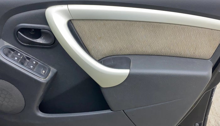 2014 Renault Duster 85 PS RXL DIESEL, Diesel, Manual, 57,666 km, Driver Side Door Panels Control