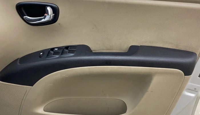 2014 Hyundai i10 SPORTZ 1.1, Petrol, Manual, 1,11,771 km, Driver Side Door Panels Control