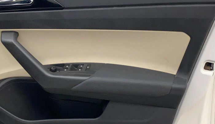 2022 Skoda SLAVIA STYLE 1.0L TSI MT, Petrol, Manual, 27,130 km, Driver Side Door Panels Control