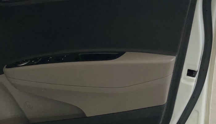 2014 Hyundai Grand i10 ASTA 1.2 KAPPA VTVT, Petrol, Manual, 94,310 km, Driver Side Door Panels Control