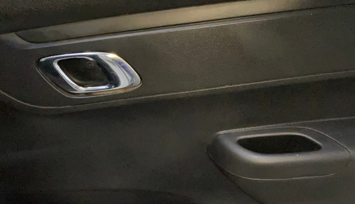 2019 Renault Kwid RXT 1.0 (O), Petrol, Manual, 24,133 km, Driver Side Door Panels Control