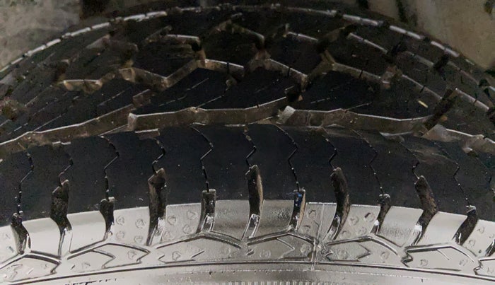 2016 Nissan Terrano XL PLUS 85 PS DEISEL, Diesel, Manual, Right Rear Tyre Tread