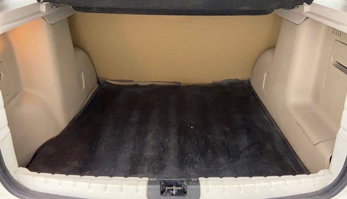 2016 Nissan Terrano XL PLUS 85 PS DEISEL, Diesel, Manual, Boot Inside