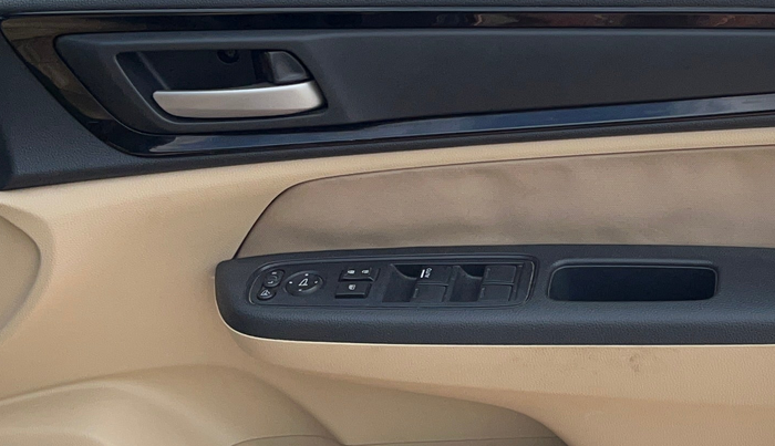 2019 Honda Amaze 1.2L I-VTEC S, Petrol, Manual, 47,492 km, Driver Side Door Panels Control