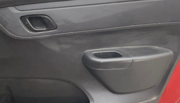 2016 Renault Kwid RXT 0.8, Petrol, Manual, 85,403 km, Driver Side Door Panels Control