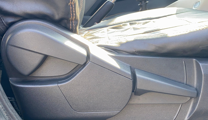 2021 Nissan MAGNITE XV MT, Petrol, Manual, 40,593 km, Driver Side Adjustment Panel