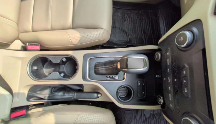 2019 Ford Endeavour TITANIUM PLUS 2.2 4X2 AT SUNROOF, Diesel, Automatic, 38,550 km, Gear Lever