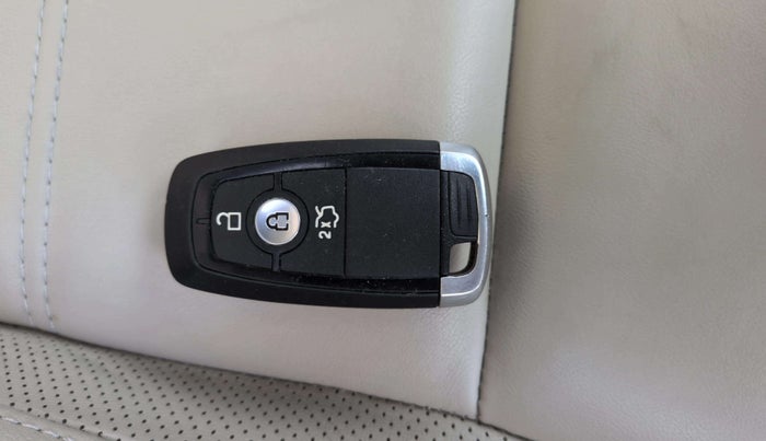 2019 Ford Endeavour TITANIUM PLUS 2.2 4X2 AT SUNROOF, Diesel, Automatic, 38,550 km, Key Close Up