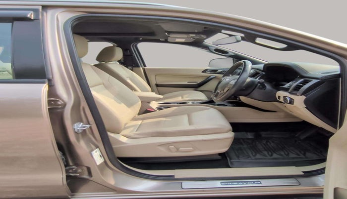 2019 Ford Endeavour TITANIUM PLUS 2.2 4X2 AT SUNROOF, Diesel, Automatic, 38,550 km, Right Side Front Door Cabin