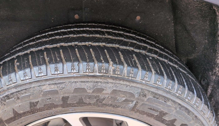 2023 Mahindra SCORPIO-N Z8 L DIESEL AT 2WD 7 STR, Diesel, Automatic, 43,965 km, Right Rear Tyre Tread