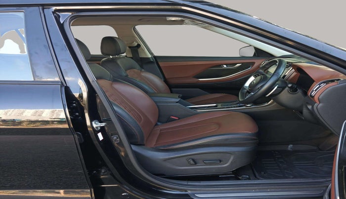 2024 Hyundai ALCAZAR PLATINUM(O) 7STR 1.5 AT, Diesel, Automatic, 26,551 km, Right Side Front Door Cabin