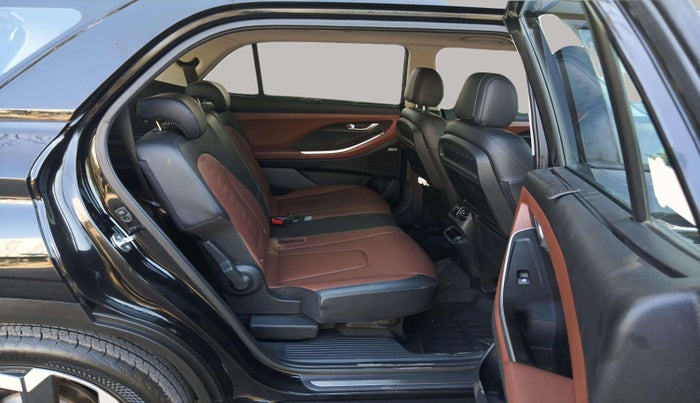 2024 Hyundai ALCAZAR PLATINUM(O) 7STR 1.5 AT, Diesel, Automatic, 26,551 km, Right Side Rear Door Cabin