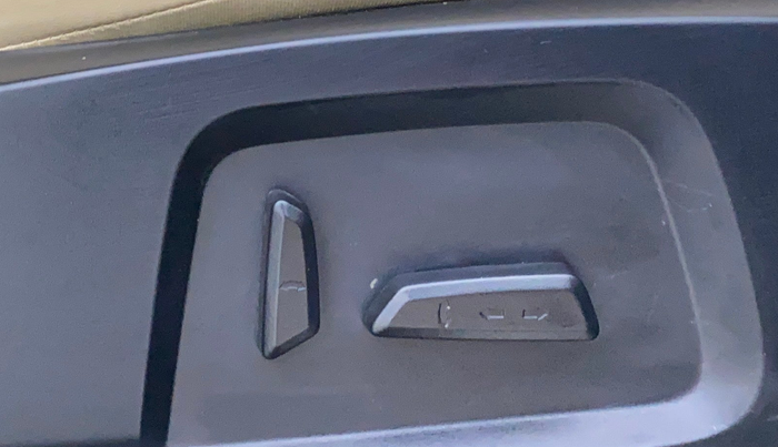 2021 Tata Safari XZA PLUS, Diesel, Automatic, 17,490 km, Driver Side Adjustment Panel