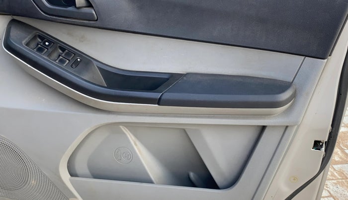 2020 Tata Tiago XZ PETROL, Petrol, Manual, 1,38,921 km, Driver Side Door Panels Control