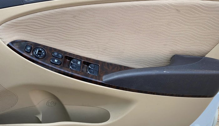 2013 Hyundai Verna FLUIDIC 1.6 VTVT SX, Petrol, Manual, 42,504 km, Driver Side Door Panels Control