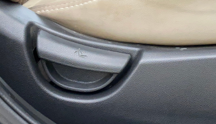 2018 Hyundai Xcent E+, Petrol, Manual, 41,224 km, Driver Side Adjustment Panel