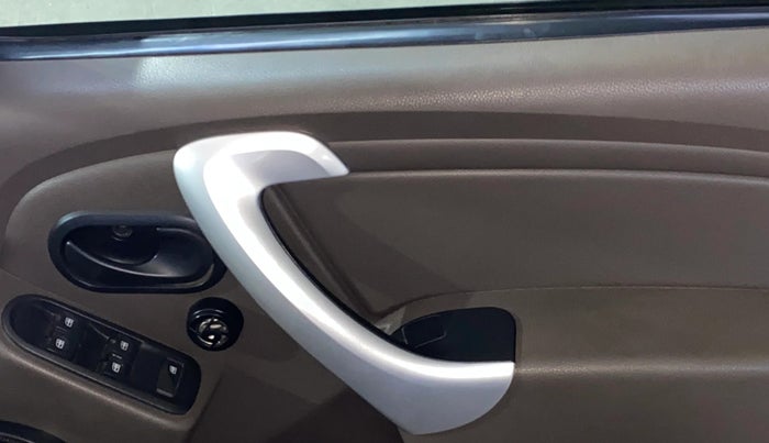 2017 Renault Duster RXE PETROL, Petrol, Manual, 27,433 km, Driver Side Door Panels Control