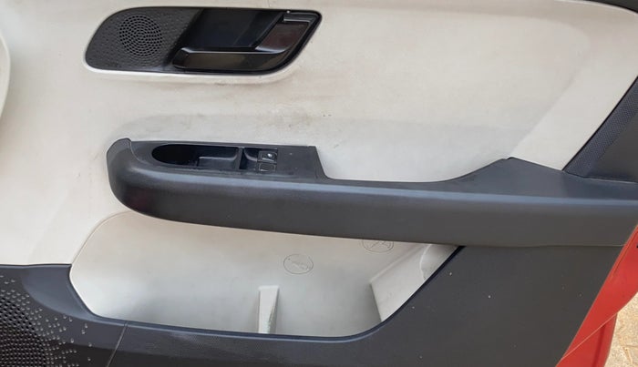 2021 Tata ALTROZ XE DIESEL, Diesel, Manual, 1,05,188 km, Driver Side Door Panels Control