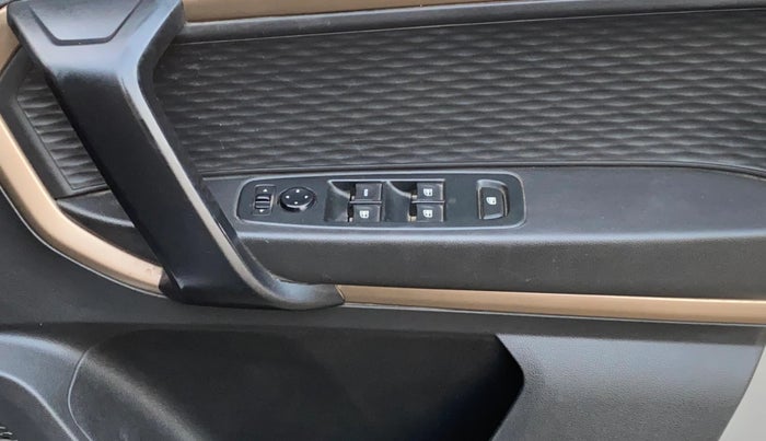 2022 Renault Kiger RXT (O) MT, CNG, Manual, 70,181 km, Driver Side Door Panels Control