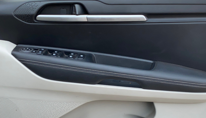 2021 KIA SONET HTX 1.0 IMT, Petrol, Manual, 18,338 km, Driver Side Door Panels Control