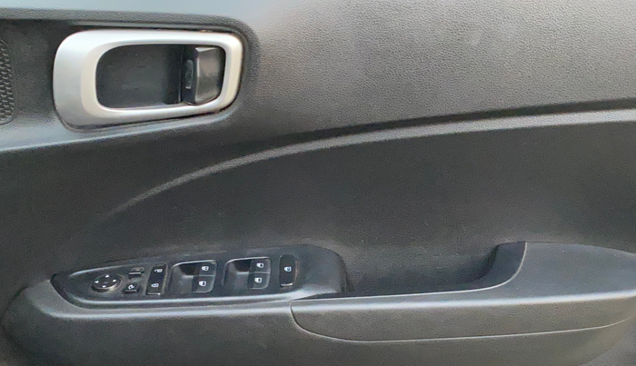 2022 Hyundai VENUE SX 1.0 TURBO IMT, Petrol, Manual, 55,148 km, Driver Side Door Panels Control