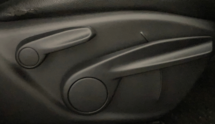 2017 Jeep Compass LIMITED 1.4 PETROL AT, Petrol, Automatic, 99,903 km, Driver Side Adjustment Panel
