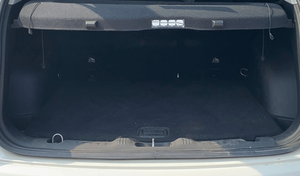 2017 Jeep Compass LIMITED 1.4 PETROL AT, Petrol, Automatic, 99,903 km, Boot Inside