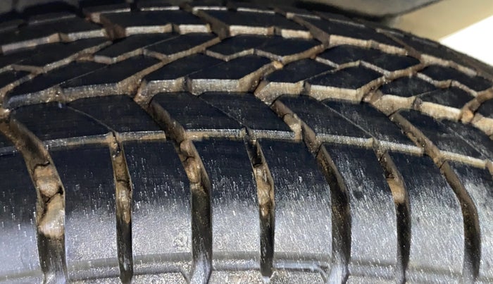 2013 Ford Figo ZXI 1.4 DIESEL, Diesel, Manual, 1,35,833 km, Left Rear Tyre Tread