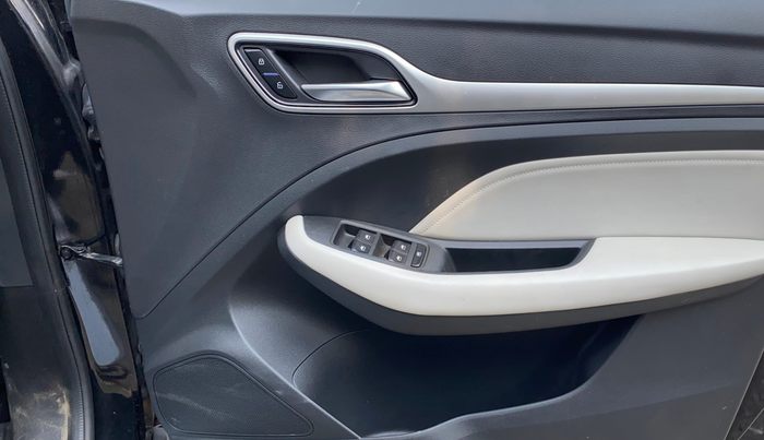 2022 MG ASTOR SHARP 1.5 CVT, Petrol, Automatic, 10,840 km, Driver Side Door Panels Control