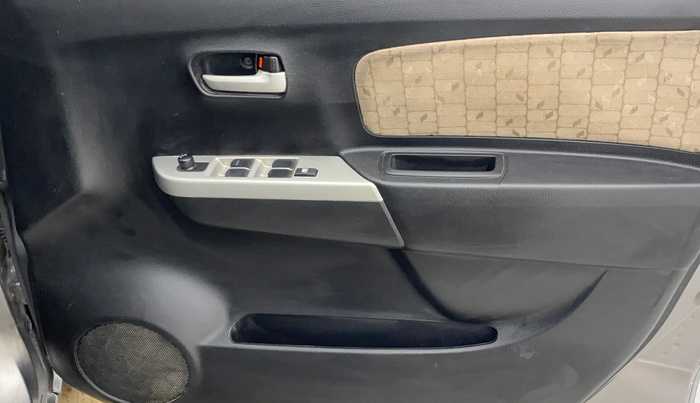 2014 Maruti Wagon R 1.0 VXI, Petrol, Manual, 39,844 km, Driver Side Door Panels Control