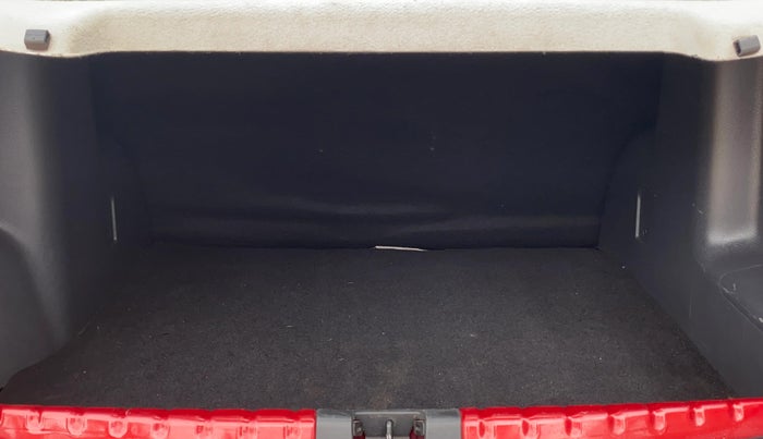 2015 Renault Duster RXL PETROL, Petrol, Manual, 52,802 km, Boot Inside