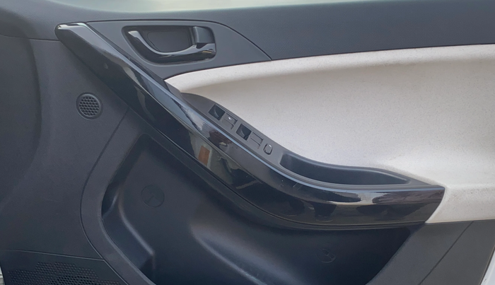 2024 Tata NEXON Pure 1.5 Revotorq 6AMT, Diesel, Automatic, 57,136 km, Driver Side Door Panels Control