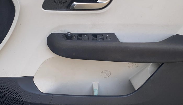 2022 Tata ALTROZ XZ PLUS PETROL, Petrol, Manual, 48,172 km, Driver Side Door Panels Control