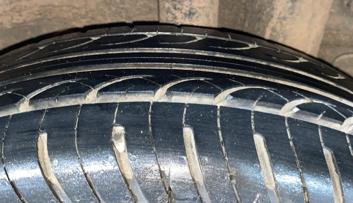 2016 Hyundai Elite i20 MAGNA 1.2, Petrol, Manual, 48,340 km, Left Rear Tyre Tread