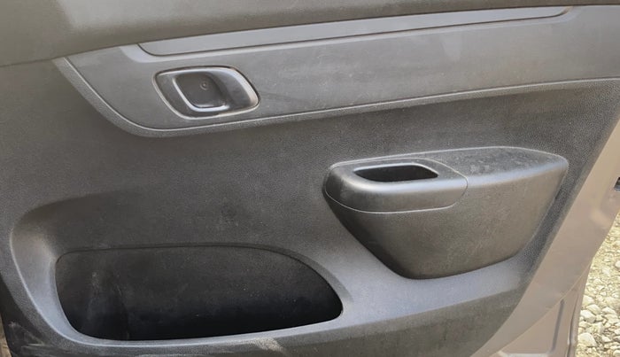 2017 Renault Kwid RXT 1.0, Petrol, Manual, 72,218 km, Driver Side Door Panels Control