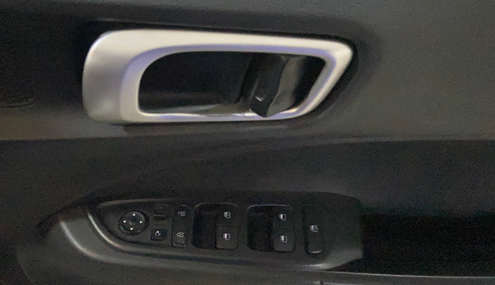 2019 Hyundai VENUE SX PLUS 1.0 TURBO DCT, Petrol, Automatic, 65,357 km, Driver Side Door Panels Control