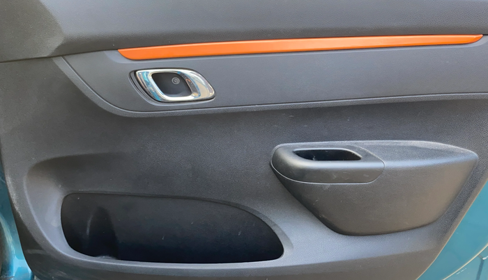 2019 Renault Kwid CLIMBER 1.0 AMT, Petrol, Automatic, 64,968 km, Driver Side Door Panels Control