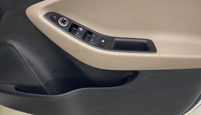 2017 Hyundai Elite i20 SPORTZ 1.4 CRDI, Diesel, Manual, 1,12,064 km, Driver Side Door Panels Control